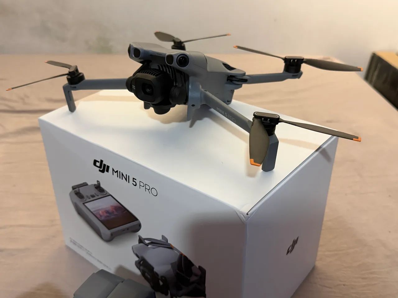 Drone DJI Mini 5 pro - Fly more combo Novo - Foto 5