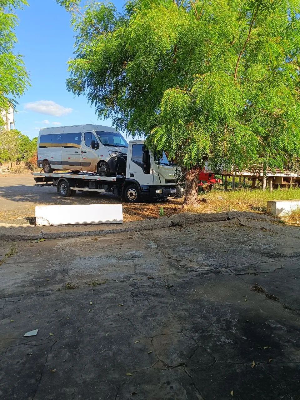 Iveco tector 11 -190 com plataforma e asa Delta helpcar  - Foto 3