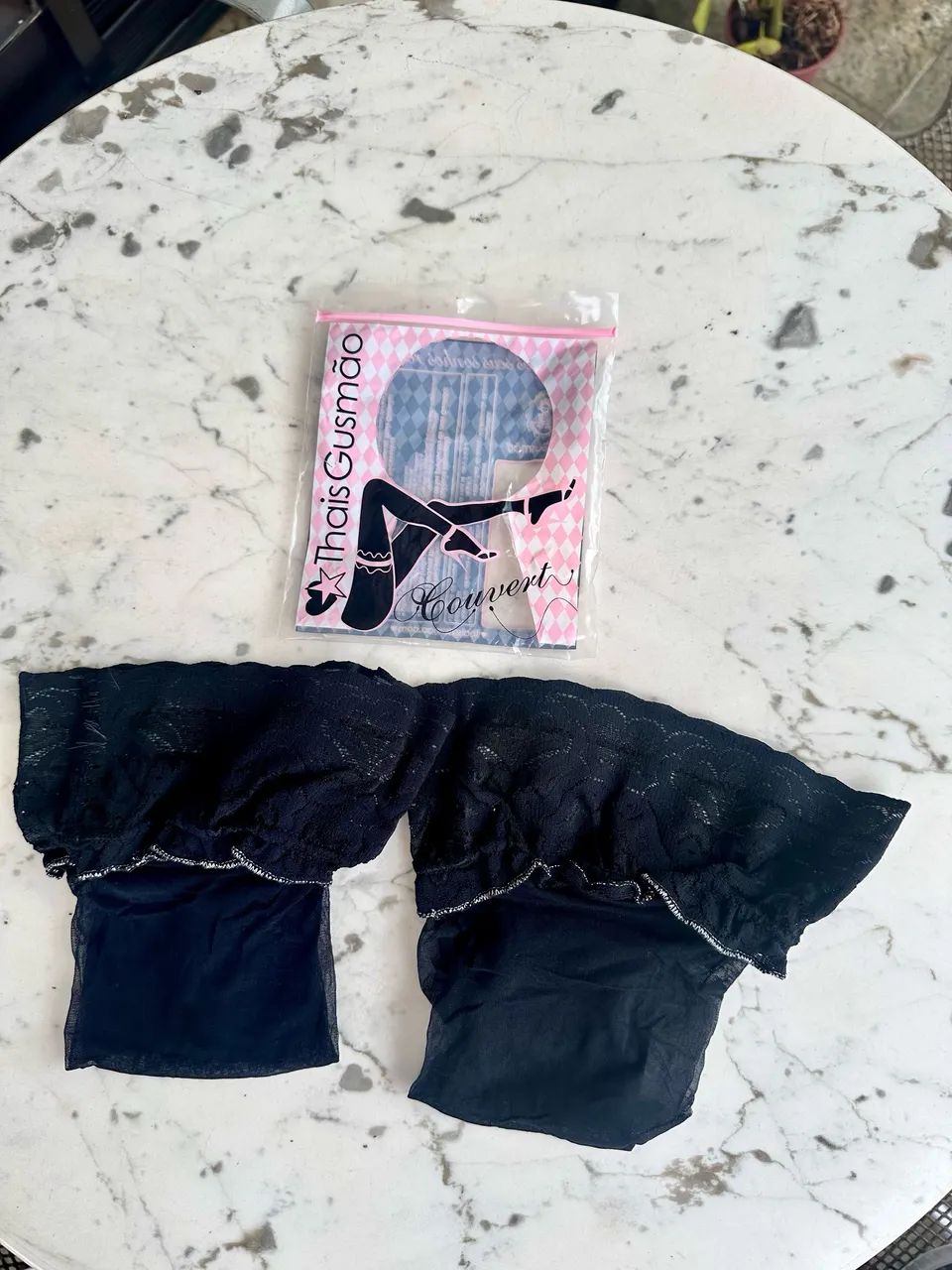 Meia 7/8 Thaís Gusmão com renda e silicone preta