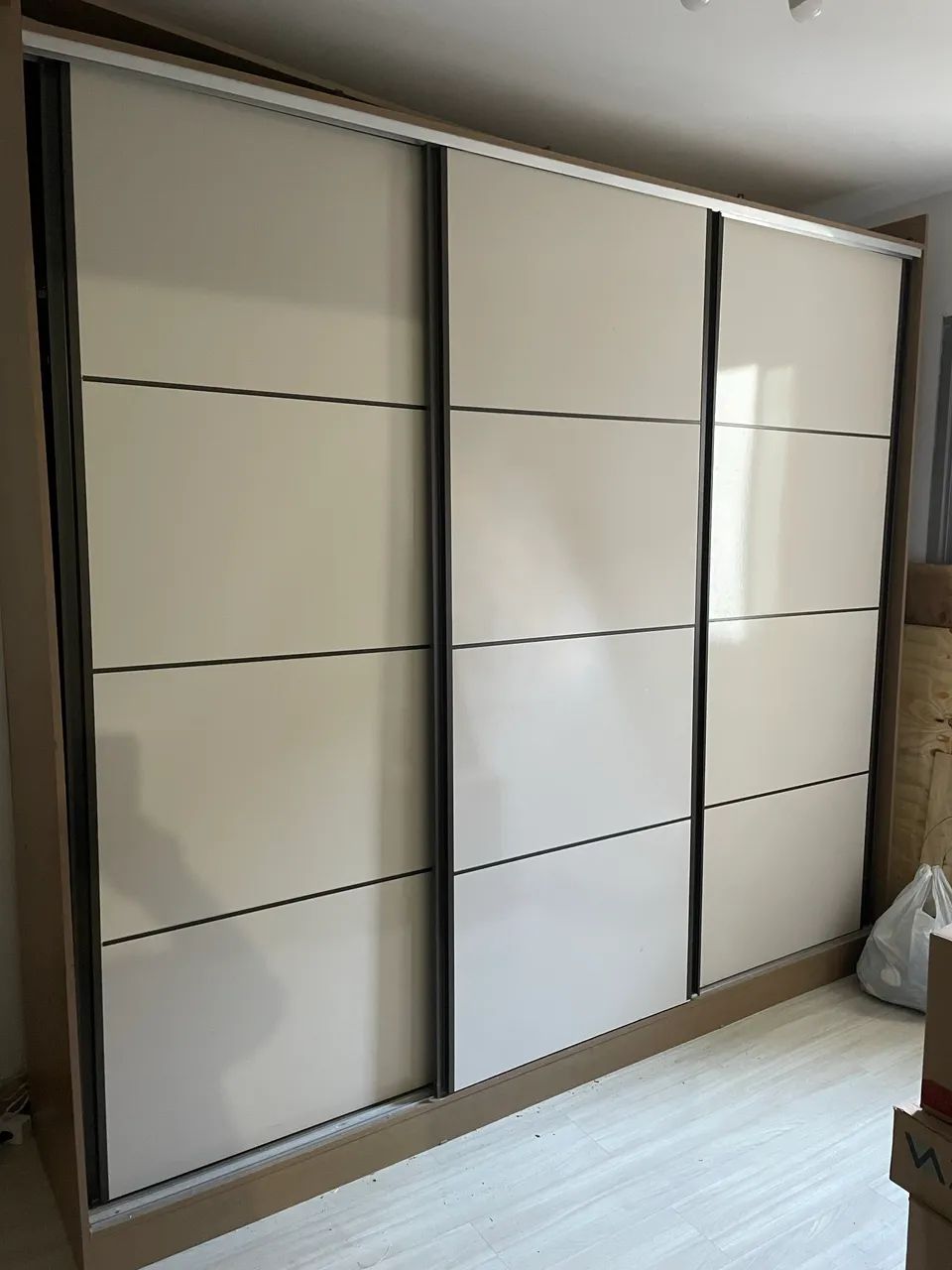 Guarda roupa 3 portas +comoda - Foto 2