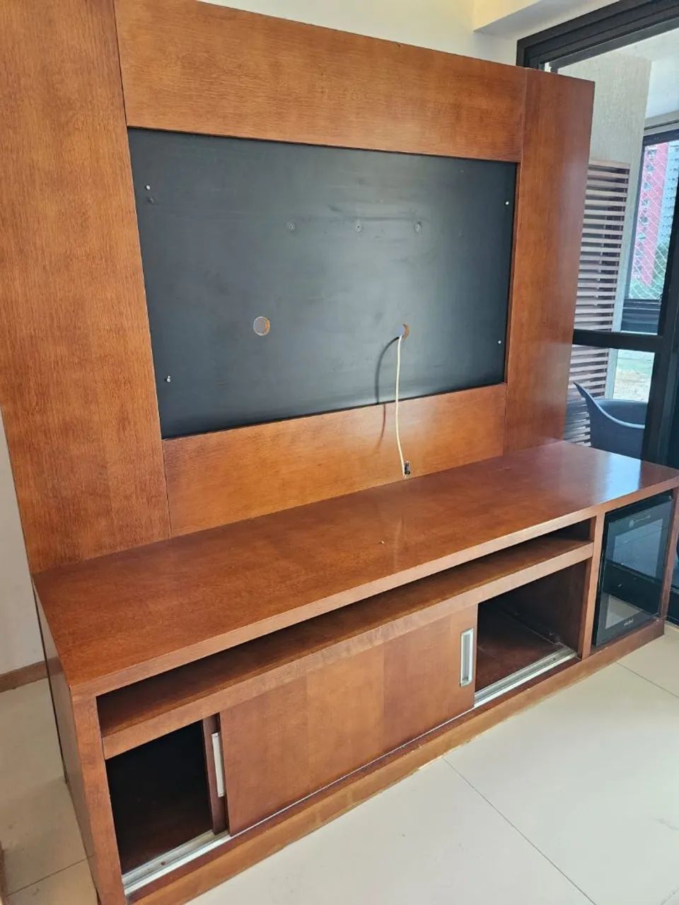 Rack em madeira, com painel  para Tv