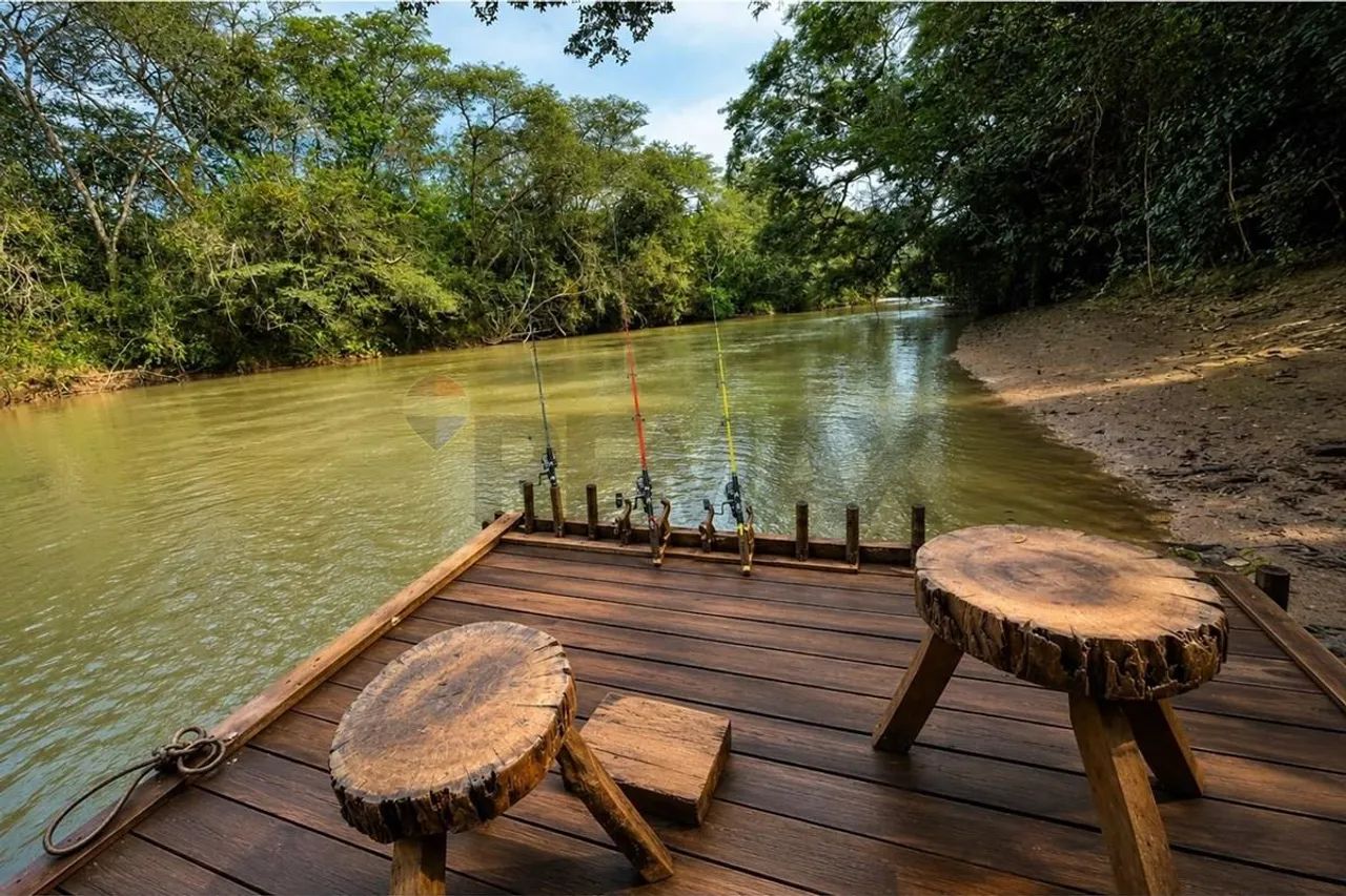 RANCHO À VENDA ÀS MARGENS DO RIO CAPIVARÃO  PERDIZES/MG