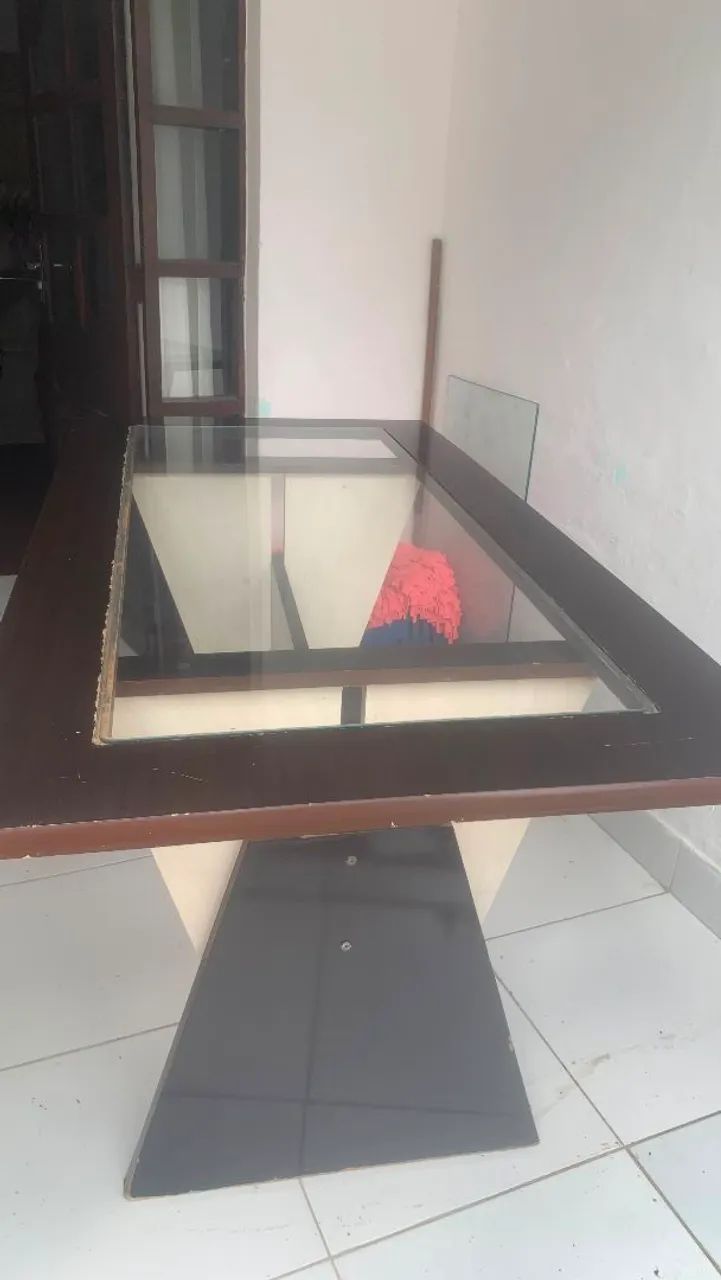 Mesa tampo de vidro pra vender, sem as cadeiras  - Foto 3