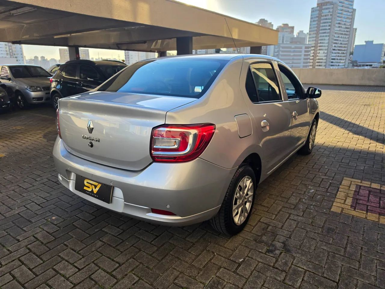 Renault Logan Zen Flex 1.0 12V 4p Mec., foto 16 de 19