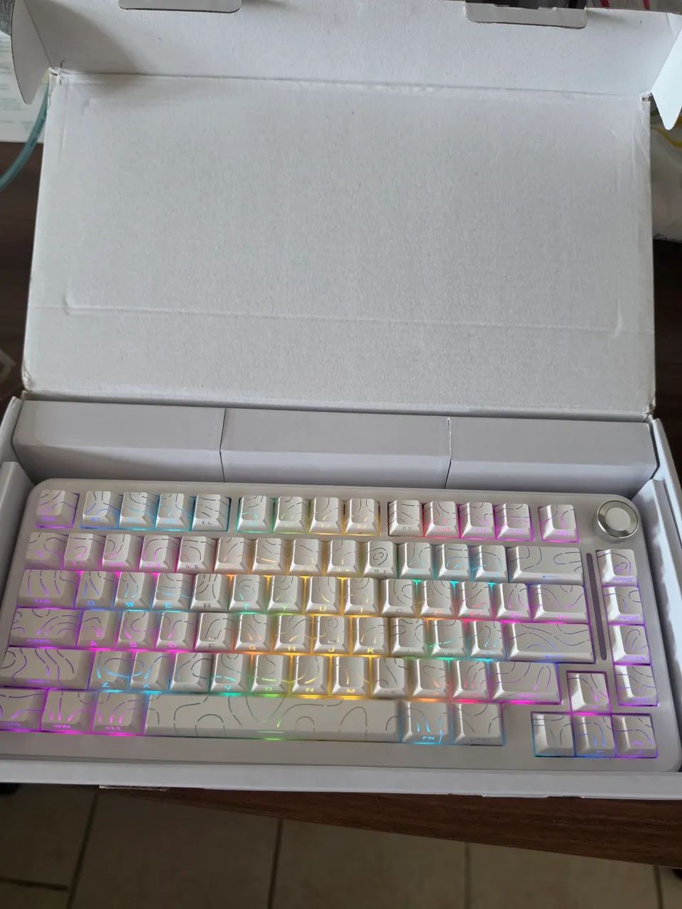 Teclado Mecânico FreeWolf F75 Branco - Sem Fio, Bluetooth e RGB - Foto 2