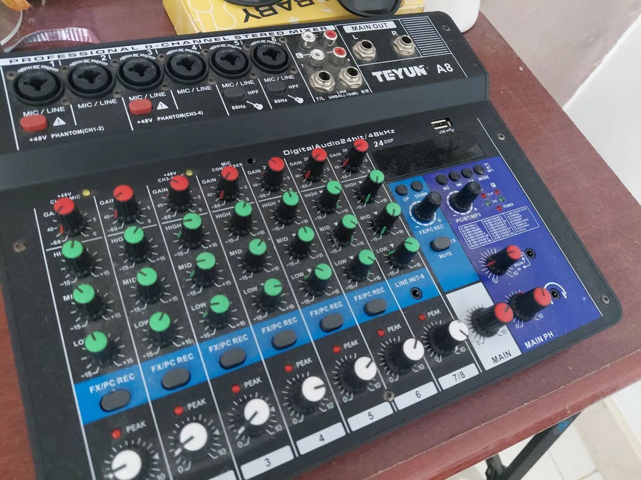 Mesa de som / Microfone sem fio ( troco )