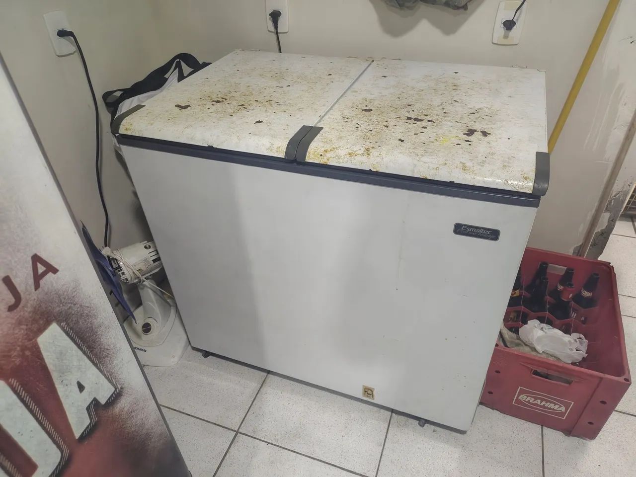 Vende-se freezer horizontal duas portas 