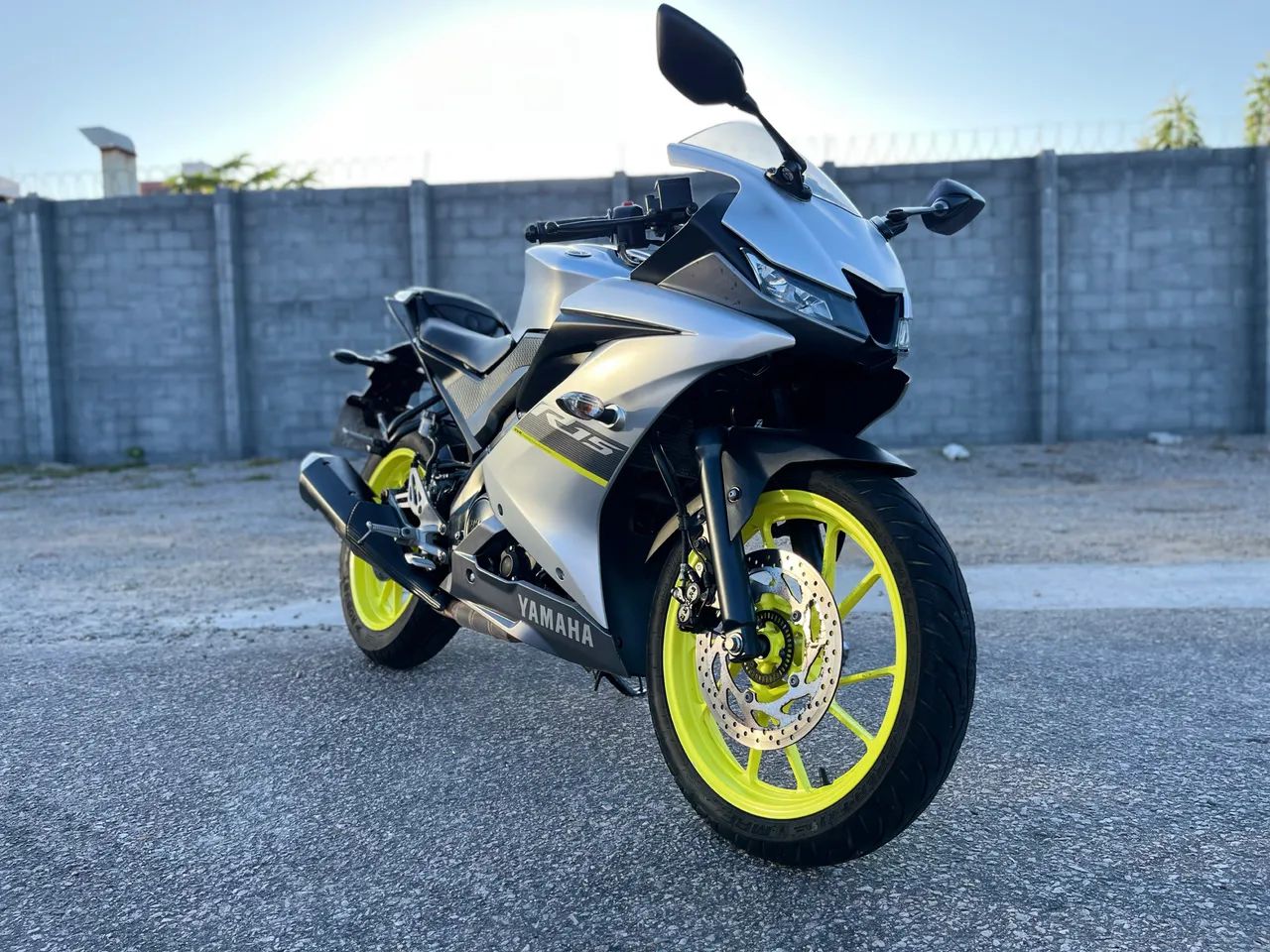 R15 2024 NA GARANTIA 