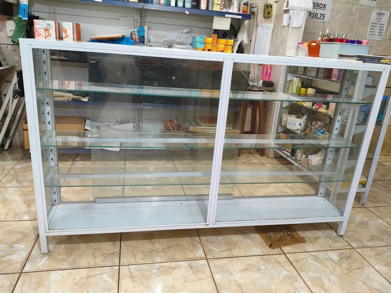 uma vitrine em aço - Foto 3