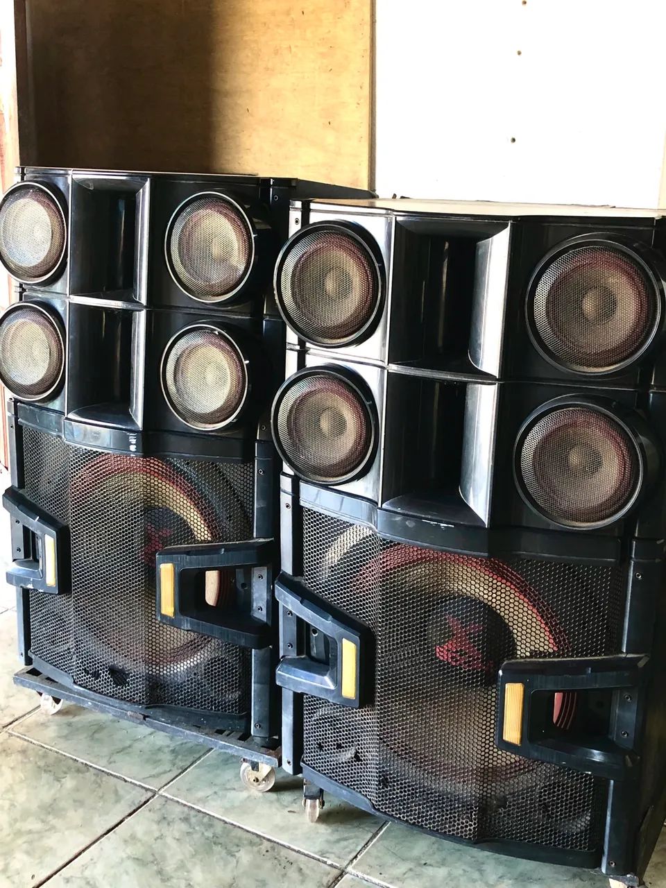 2 CAIXAS DE SOM XBOOM ALTO FALANTE DE 18 POLEGADAS SUBWOOFER 3200W RMS 