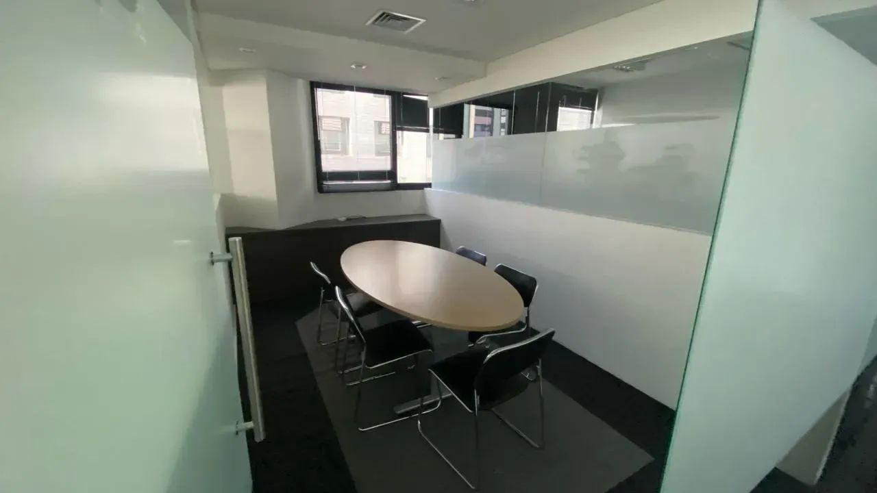 Sala comercial, MOBILIADA, na região da Berrini, com 254 m². Com 36 posições de trabalho - Foto 5