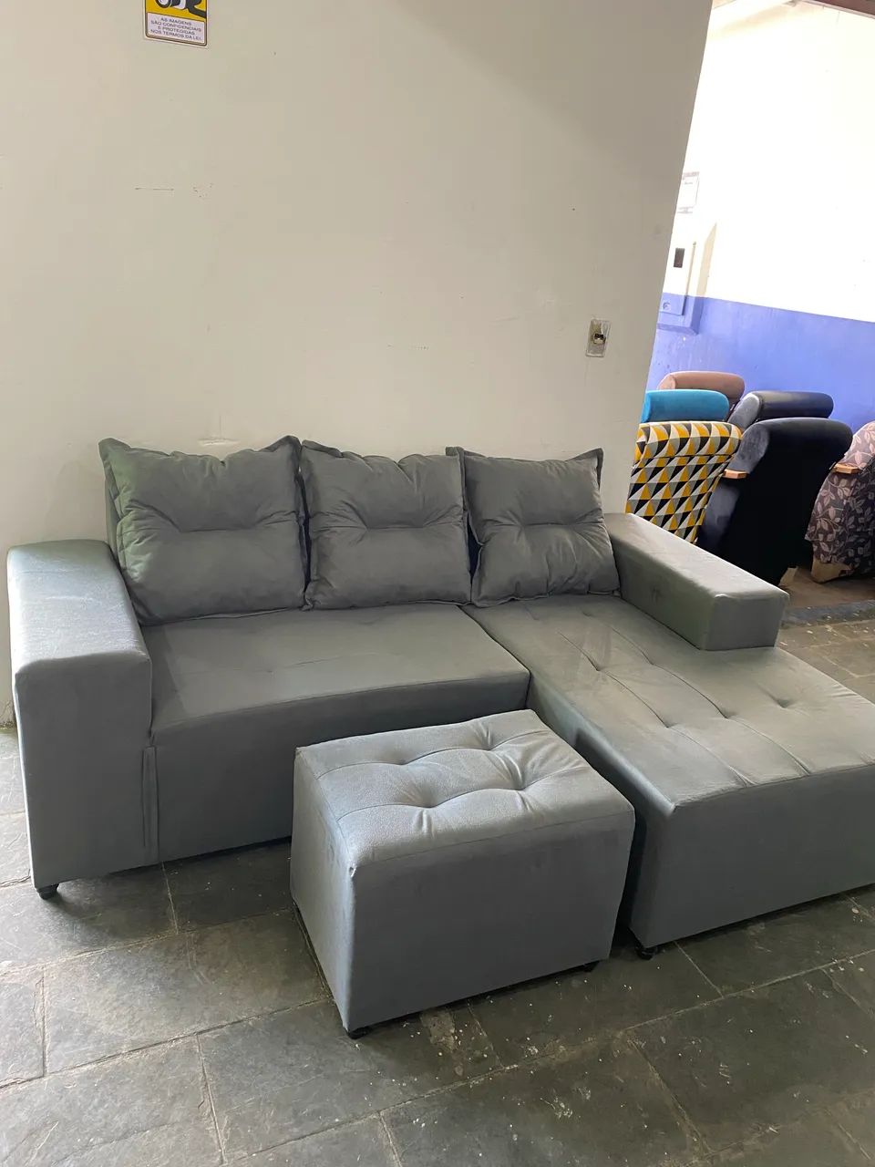 Sofá de canto com chaise novo 2metros por 1,40m  - Foto 5