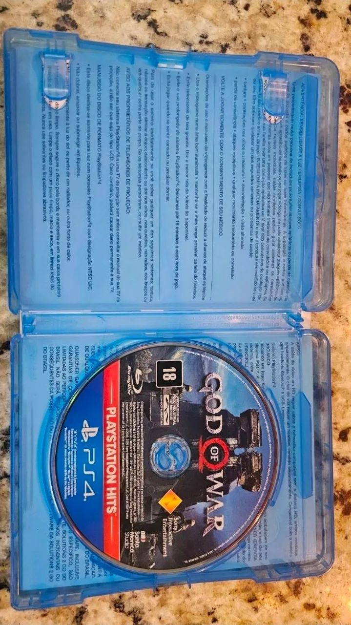 ps4 slim 480gb (ssd) com 2 controles, suporte/carregador e jogo god of war (2018). - Foto 5