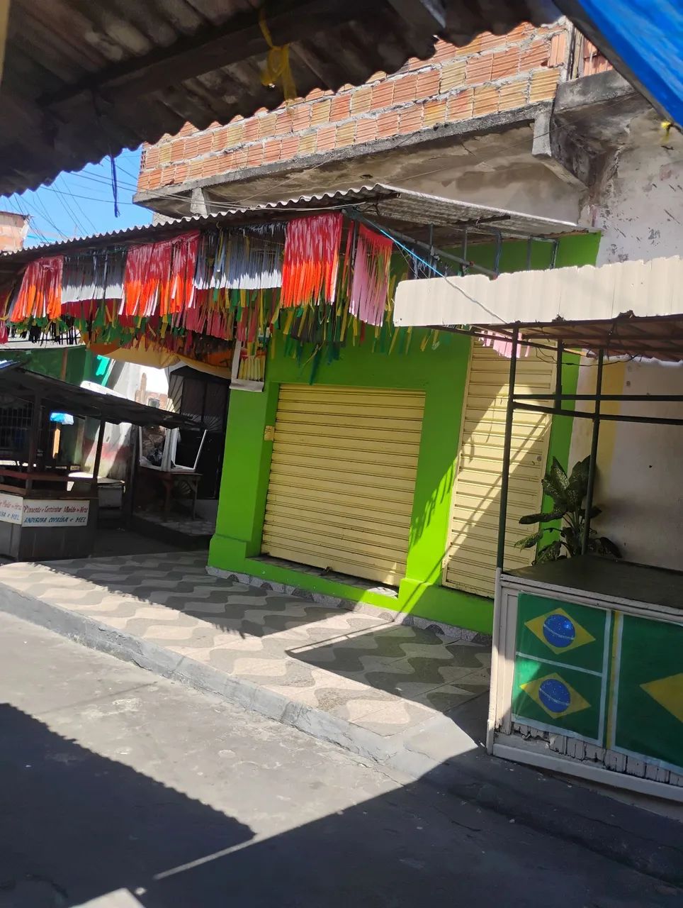 Vende-se um box e uma casa (2 pisos) - Foto 2