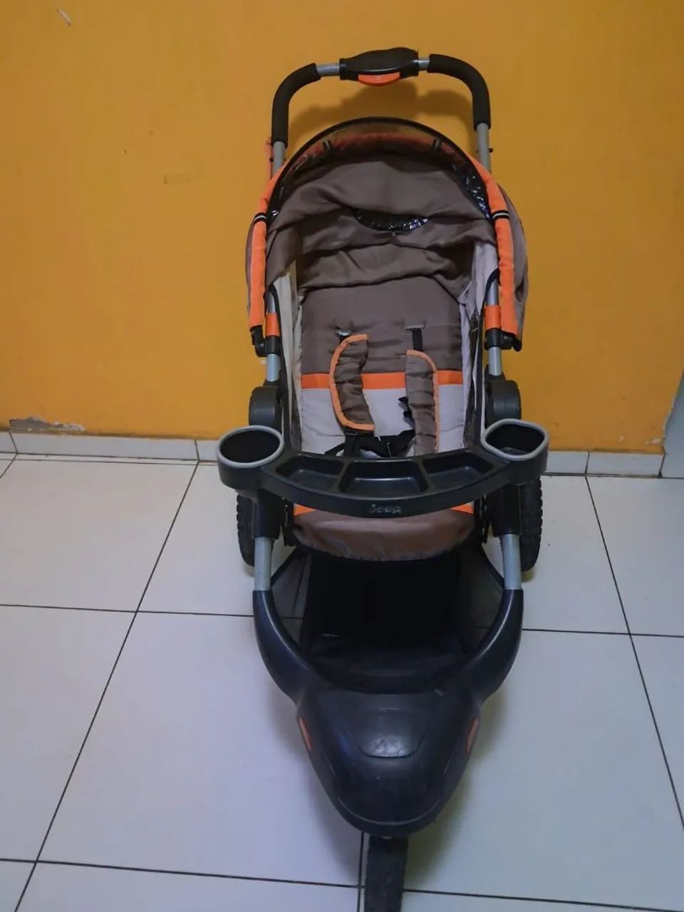Carrinho de bebê jeep bem conservado  - Foto 2