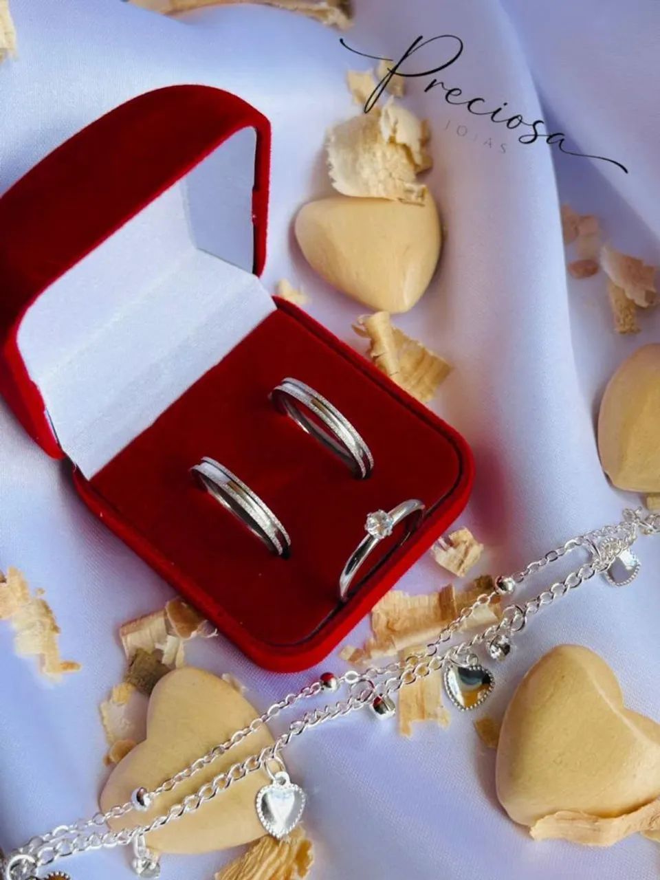 ALIANÇAS ÚNICAS PARA SIMBOLIZAR AMOR E COMPROMISSO VERDADEIRO