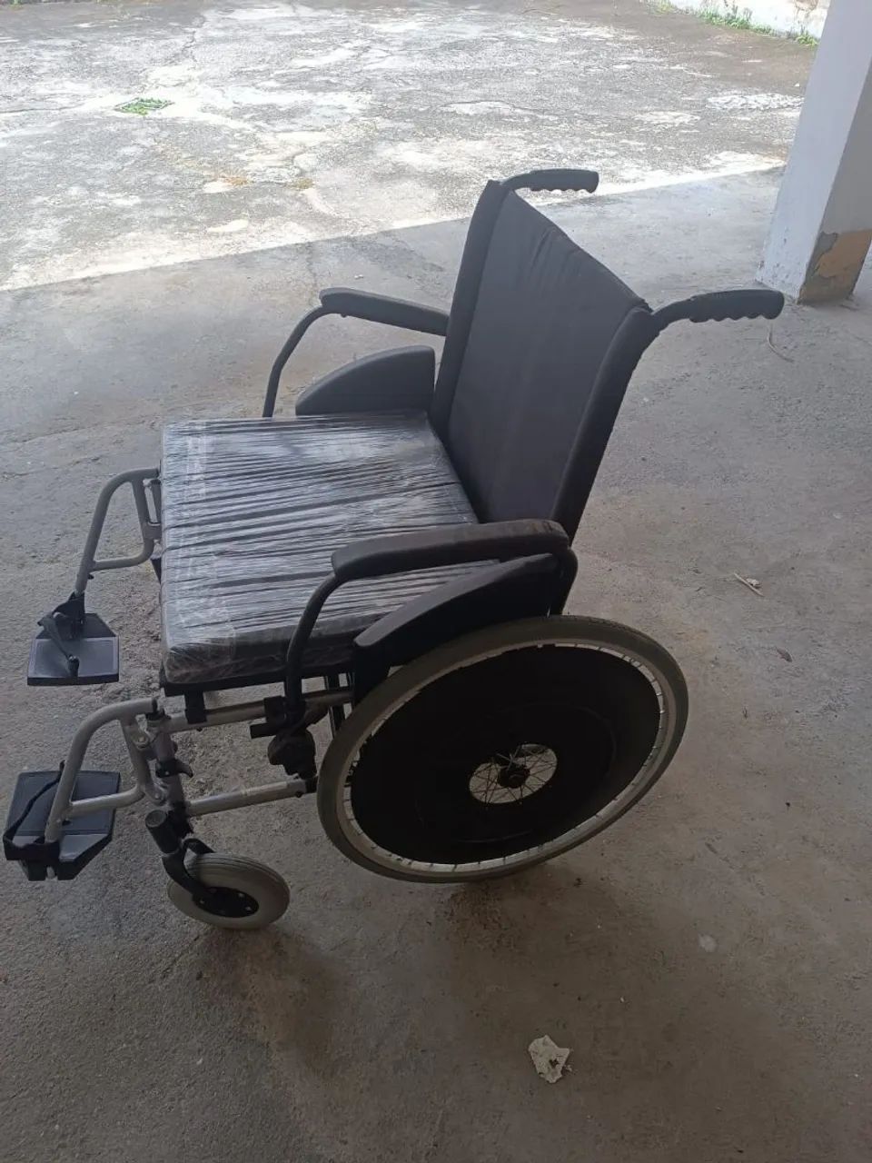 Cadeira de Rodas grande dobravel 150kg - Foto 2