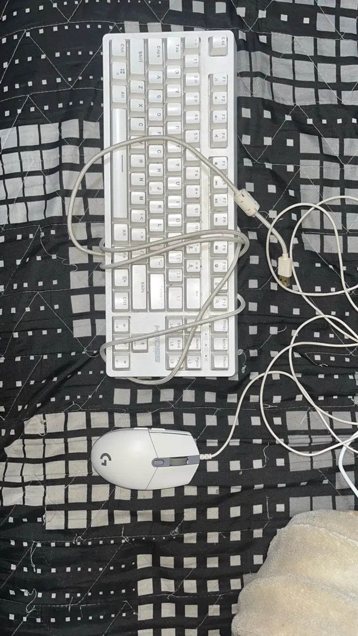 Mouse Logitech G203 + Teclado Kross - Com Defeito