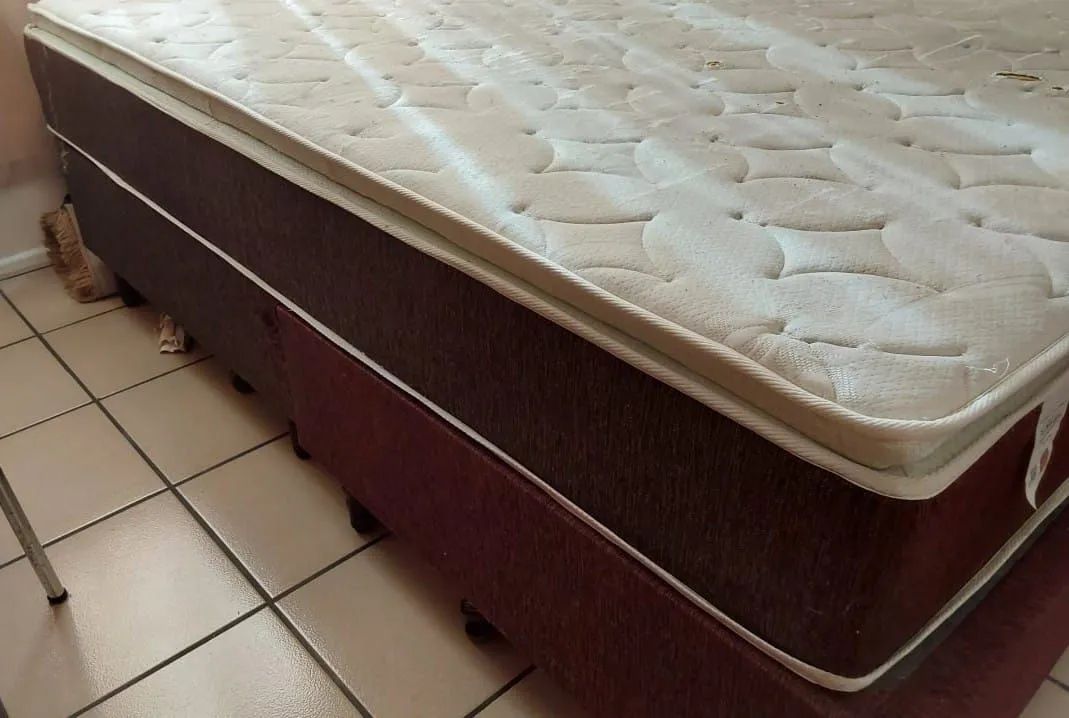 Vendo cama box Queen de casal - Foto 2