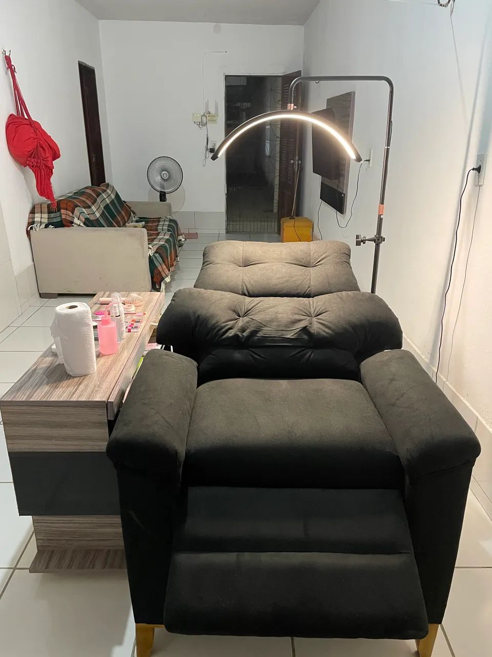 Poltrona reclinável , ideal para quem trabalha com cílios  - Foto 5