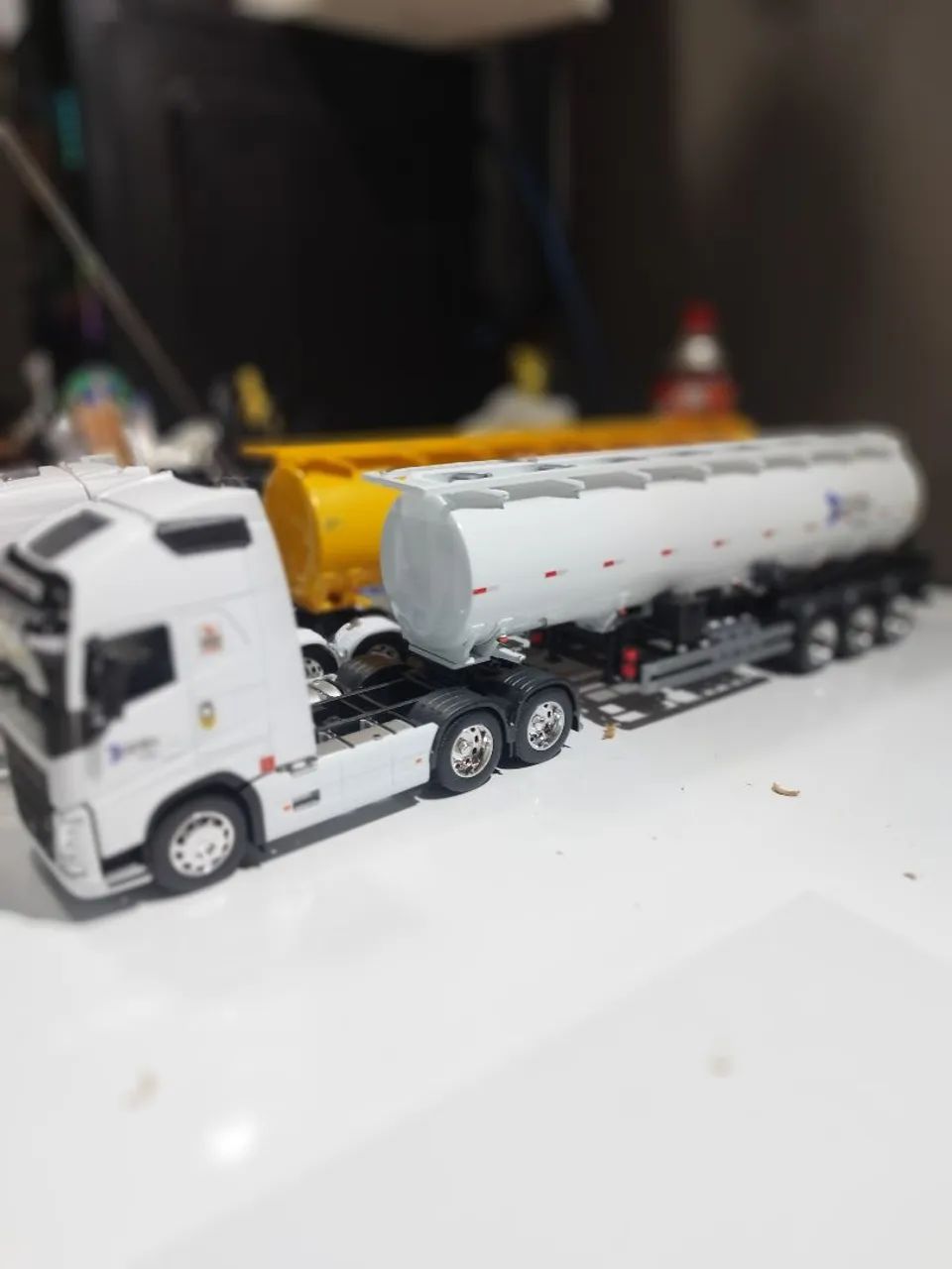 Carreta miniatura volvo personalizado  1.32 , carreta tanque personalizado com acrílico  - Foto 4