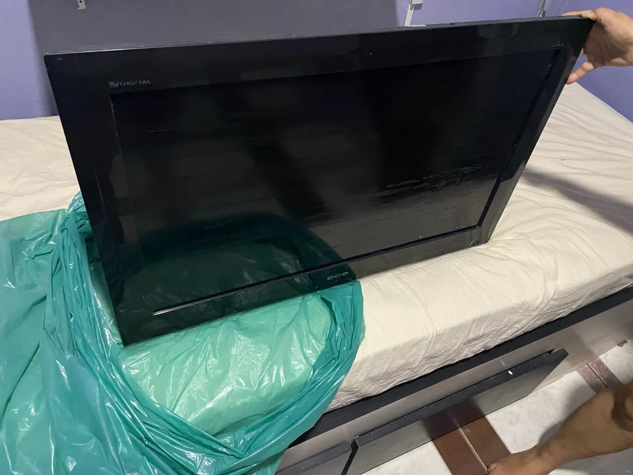 Vendo TV CCE LCD 32 - Foto 2