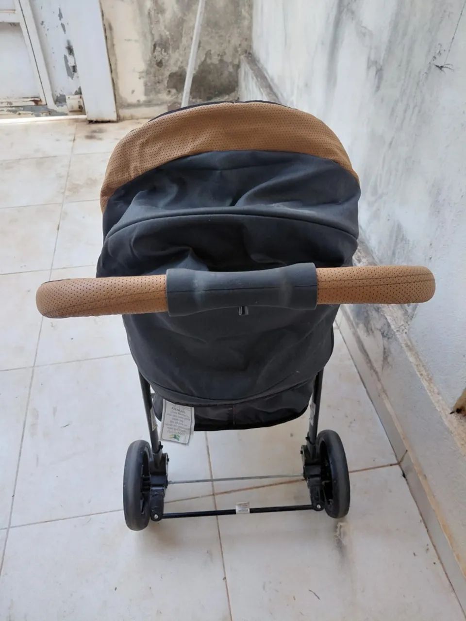CARRINHO DE BEBÊ MULTIFUNCIONAL - PRETO E CARAMELO - Foto 2