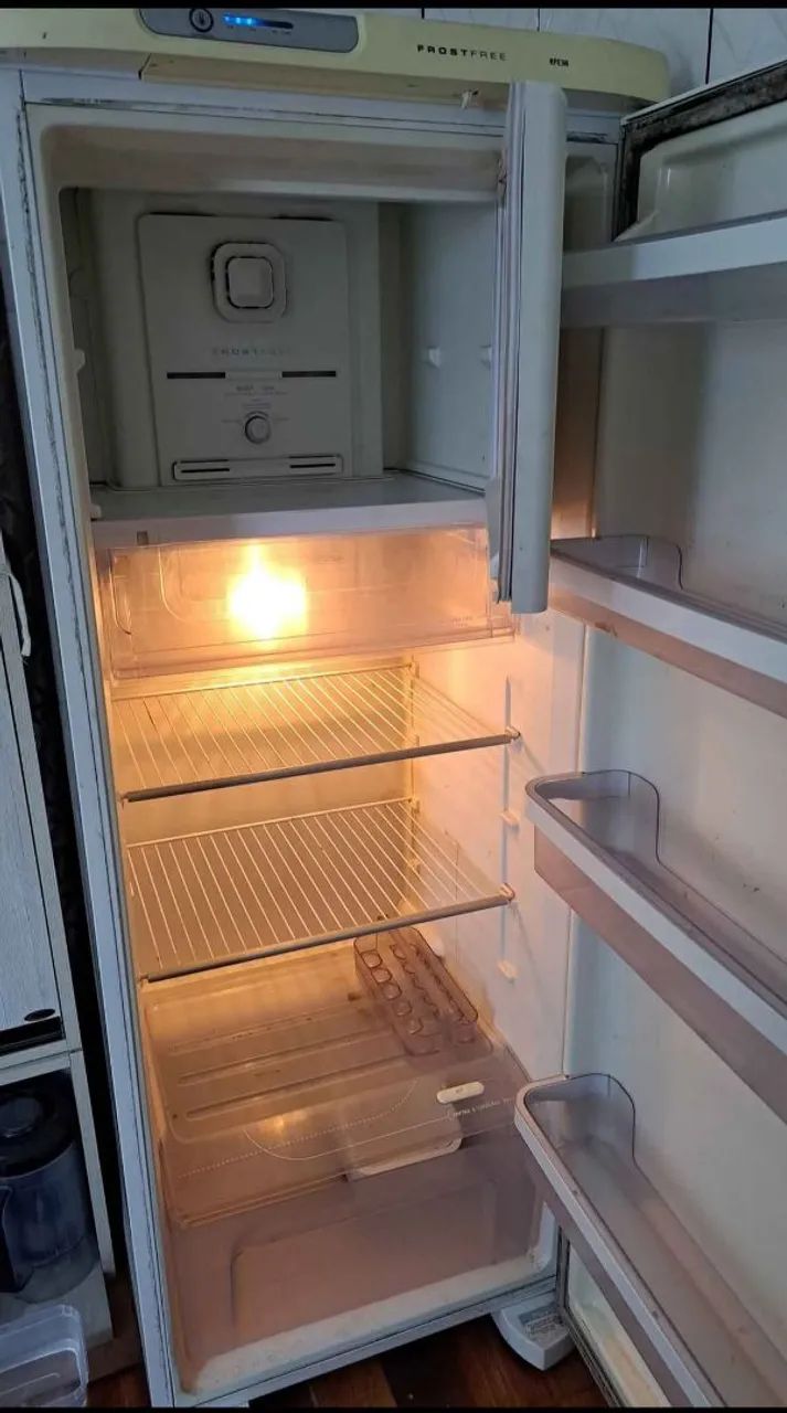 Geladeira Eletrolux Frost Free RF 38 funcionando perfeitamente  - Foto 4
