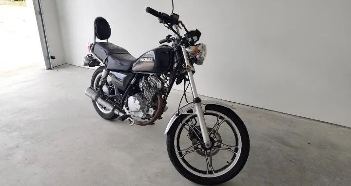 MOTO SUZUKI INTRUDER 125 2004