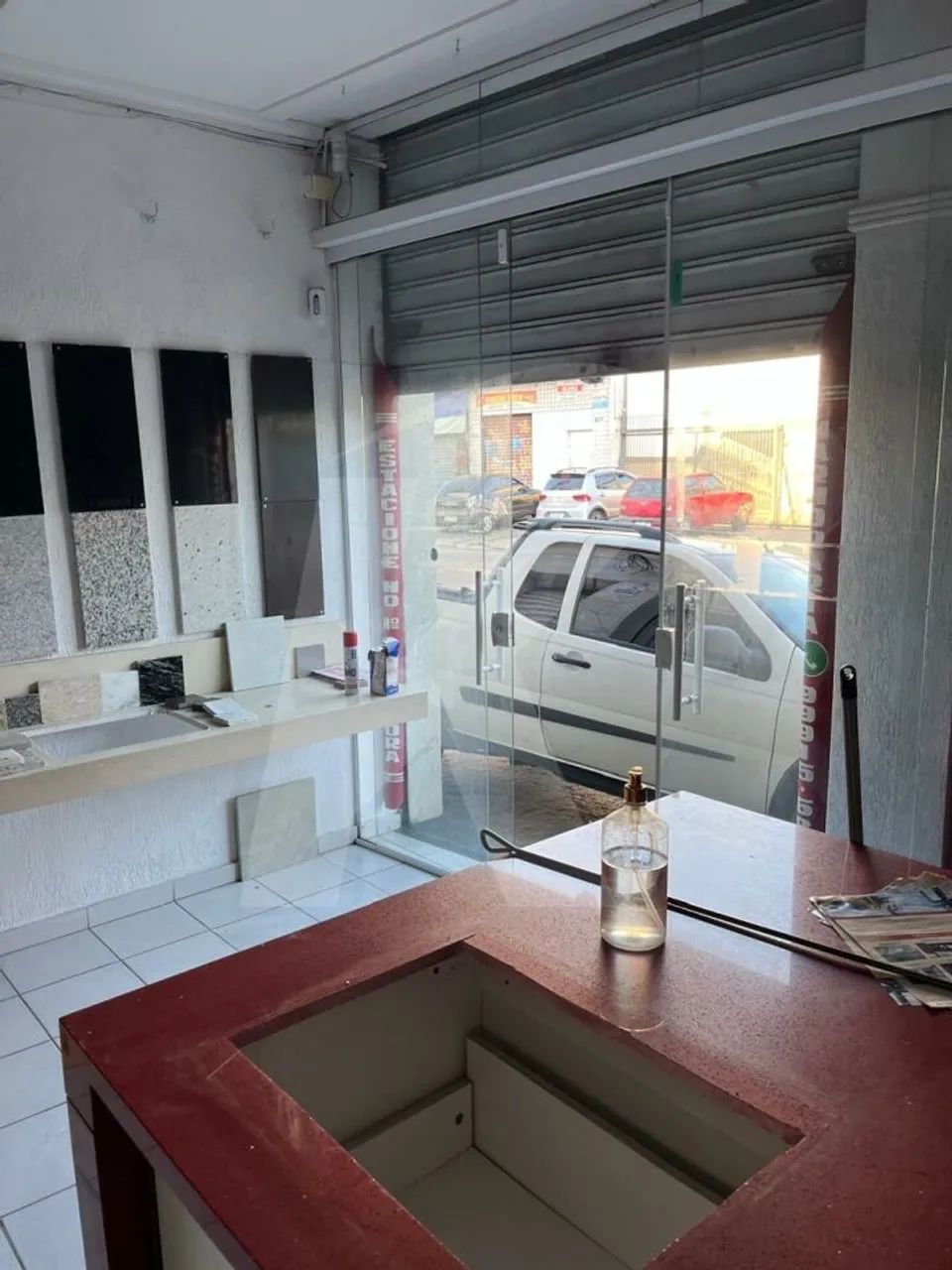 Salão comercial com 1 banheiro perto do metrô.
