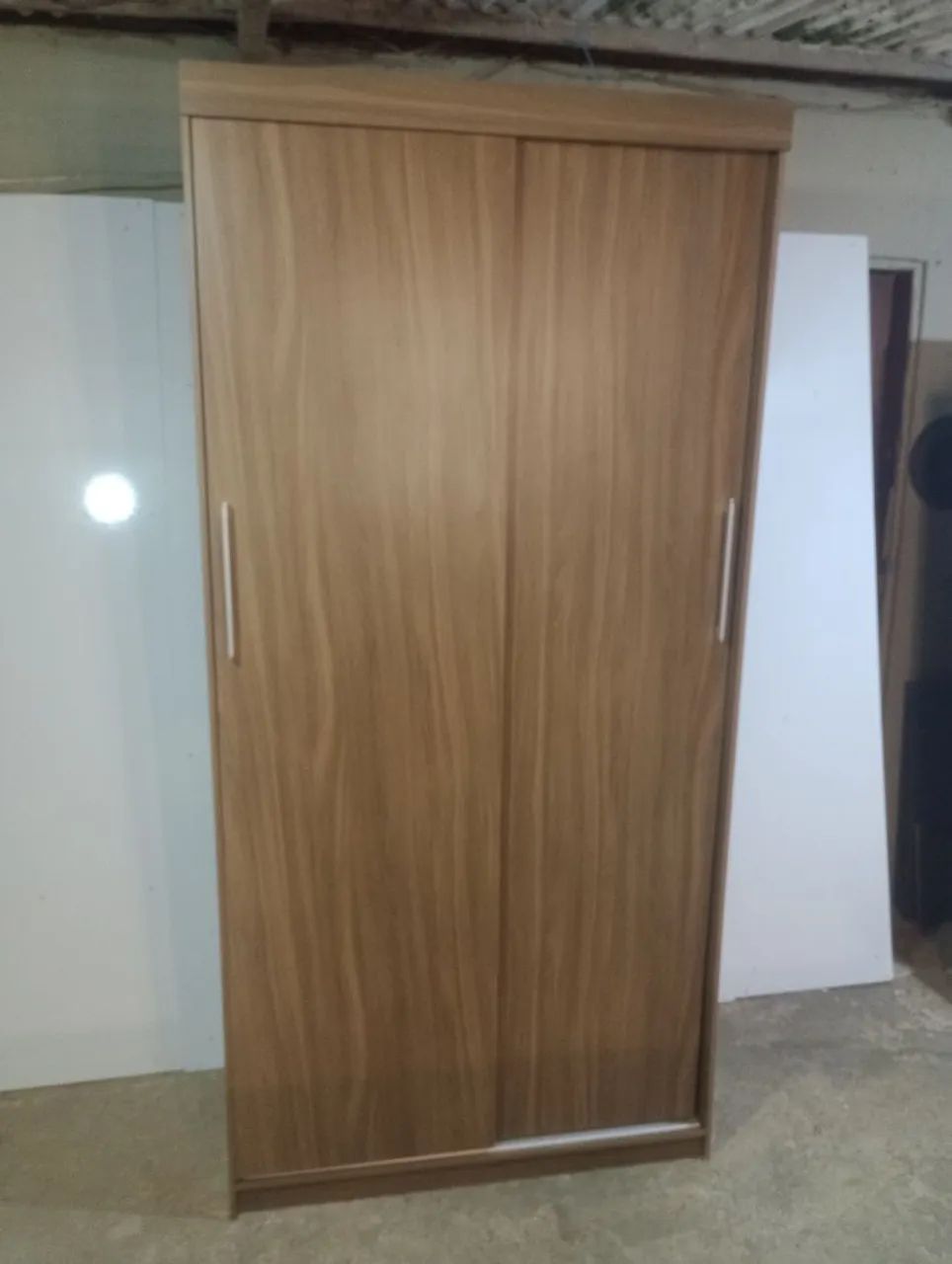Guarda-roupa com duas portas de correr novo e reforçado
