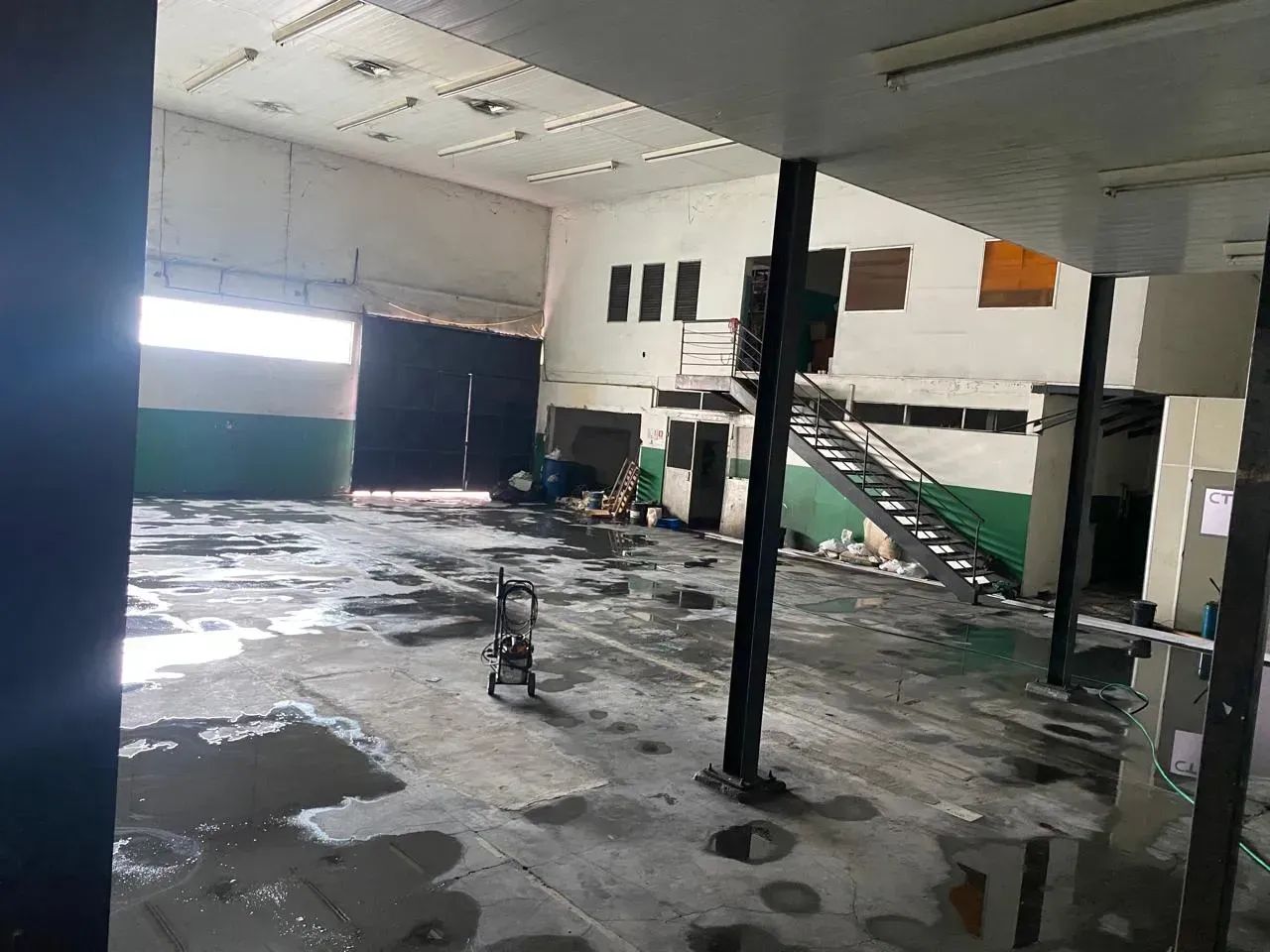 Galpão + prédio Comercial/ São Jorge/ 1.300m². - Foto 2