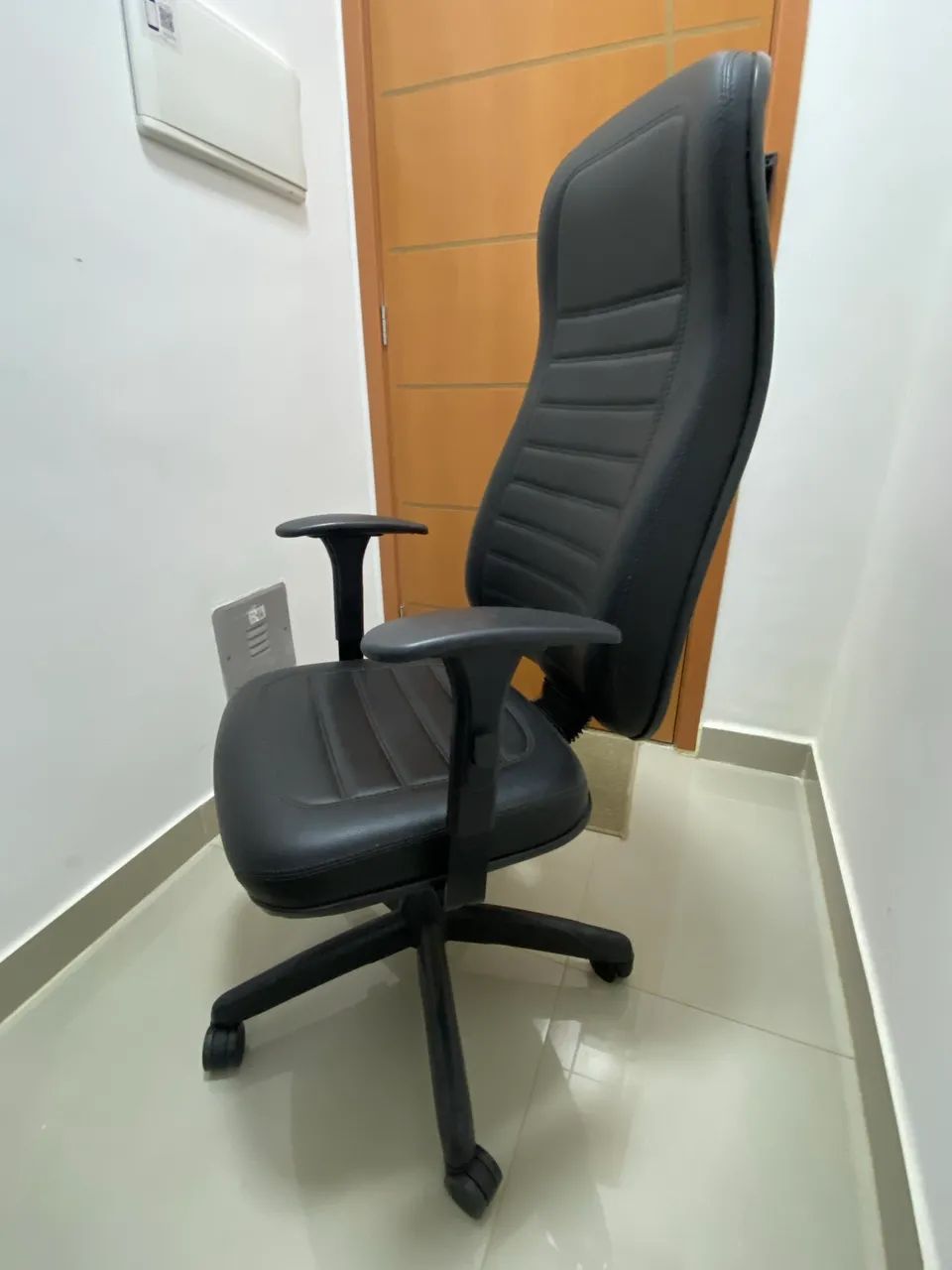 Cadeira presidente Martiflex giratória alta com regulagem de altura gamer  - Foto 2