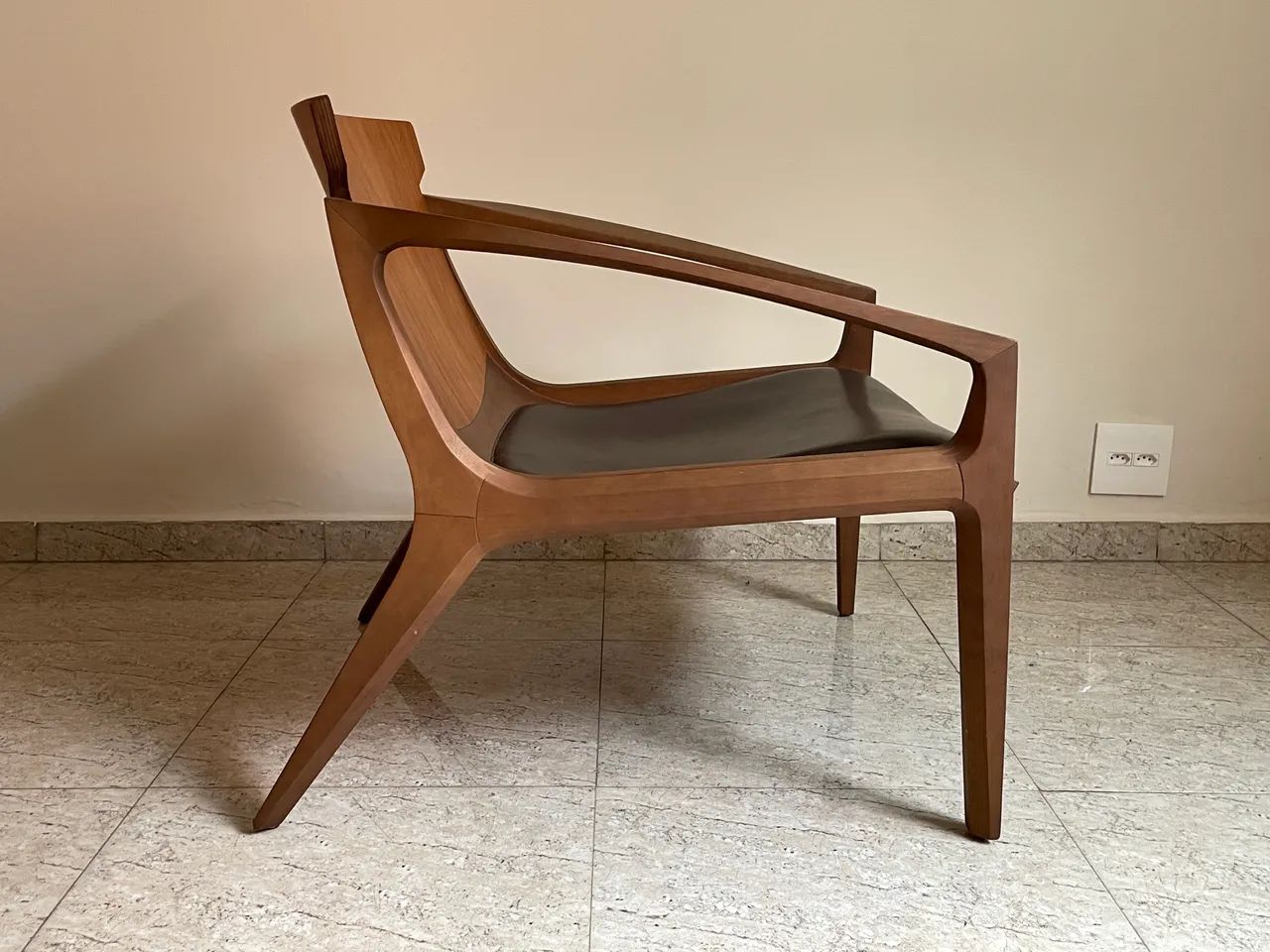 Poltrona Jader Almeida Modelo Linna - Foto 2