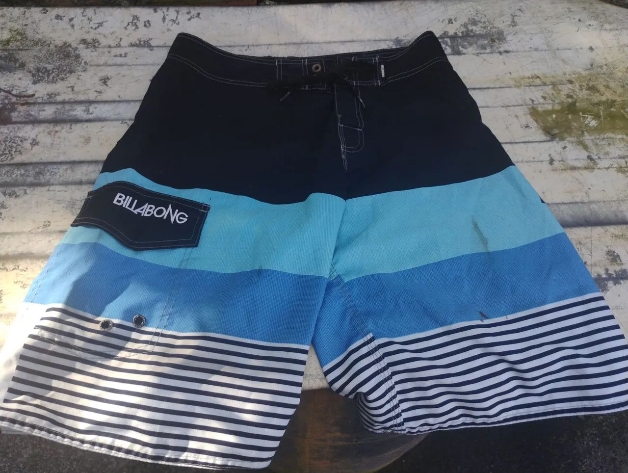 Vendo uma bermuda da marca Billabong antiga 