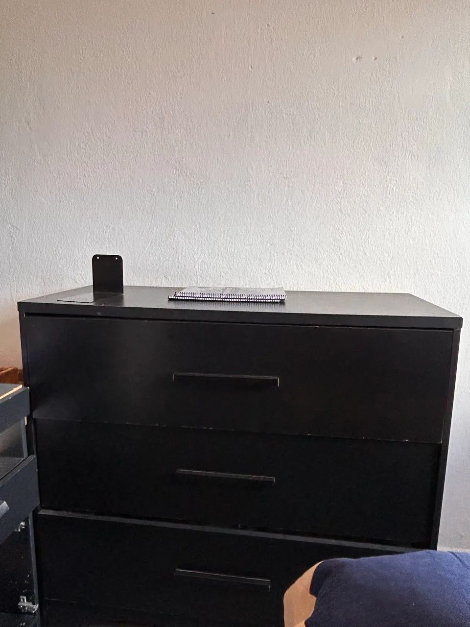 Cômoda Preta com gavetas - Bom estado  - Foto 2