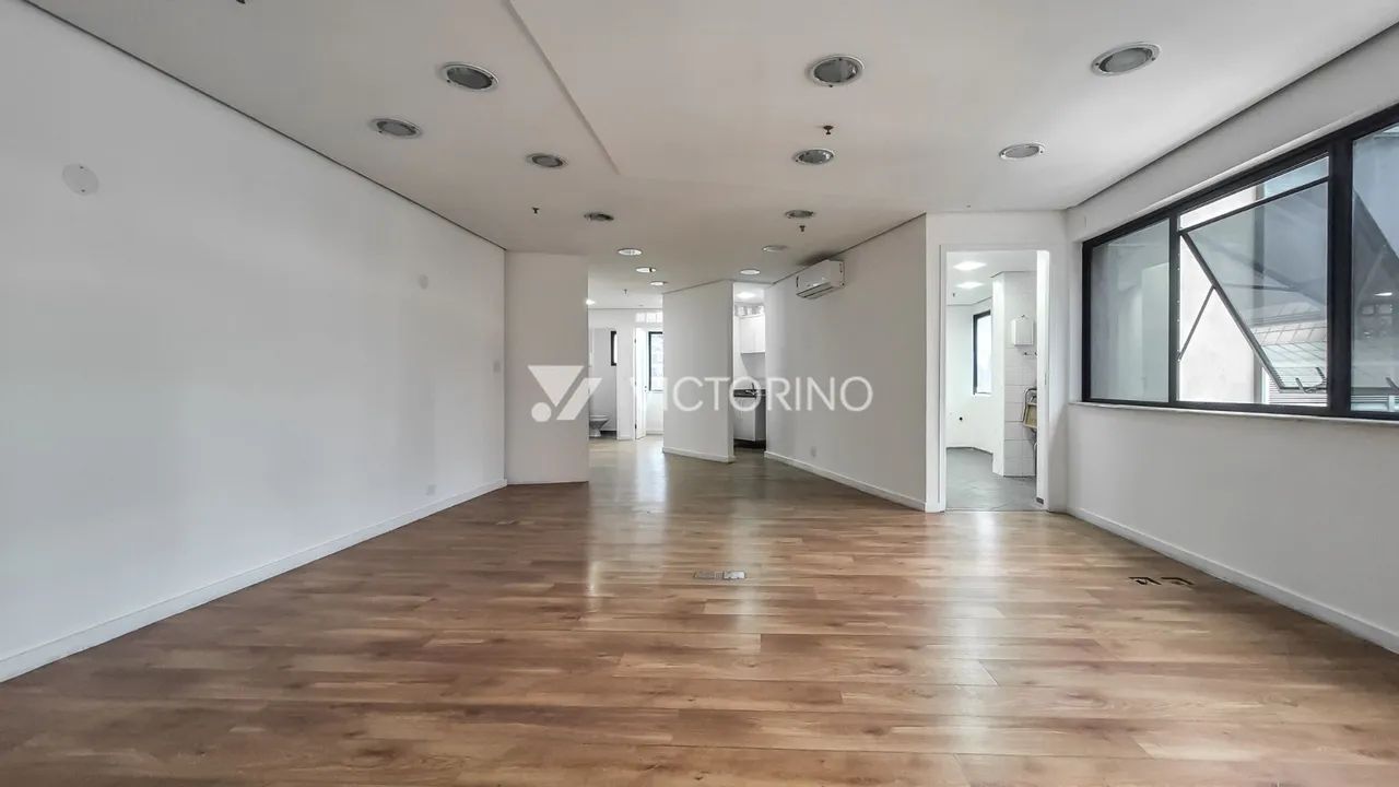 Comercial com 2 salas e 3 vagas no bairro Bela Vista.