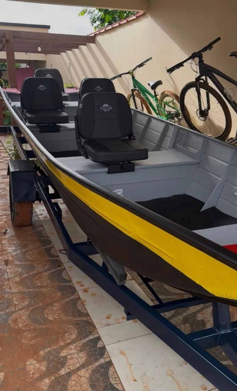 Barco de 6 metros com motor de 25hp