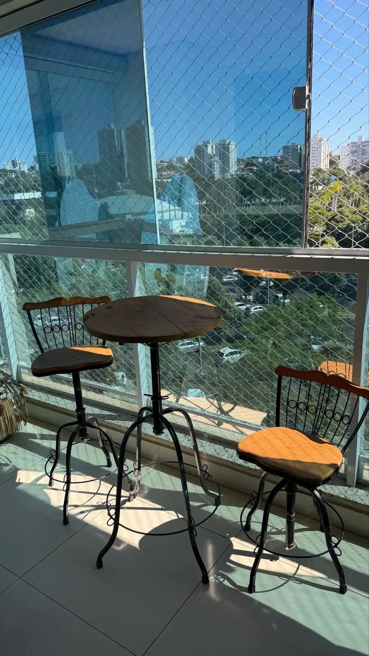 Bistrô com 2 banquetas 