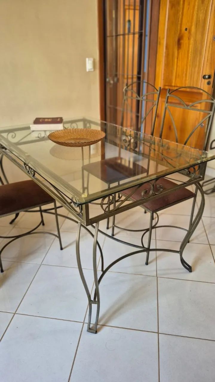 Mesa de Jantar com quatro cadeiras  - Foto 3