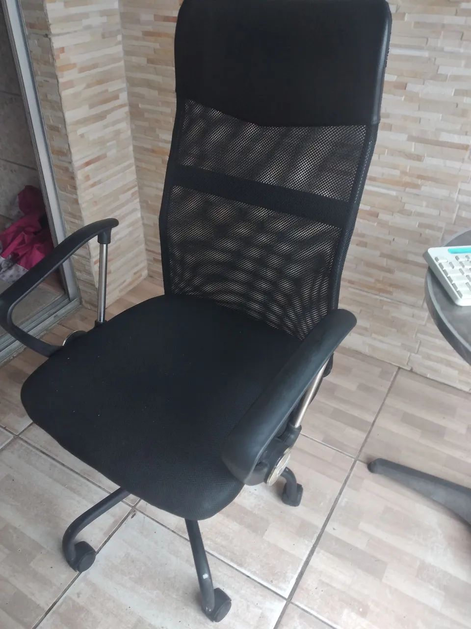 Cadeira giratória semi nova - Foto 4