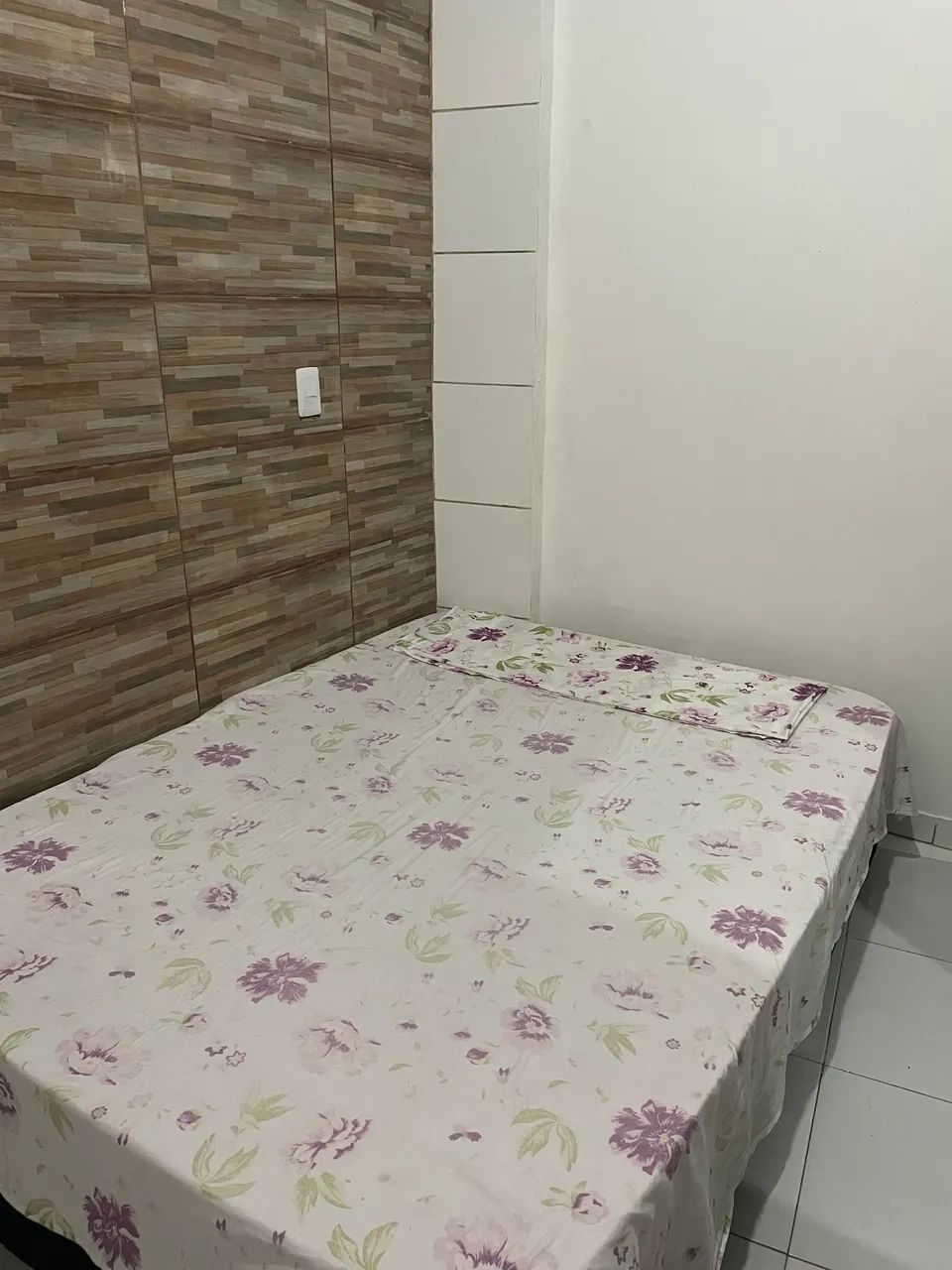 Alugo quarto para moças do centro