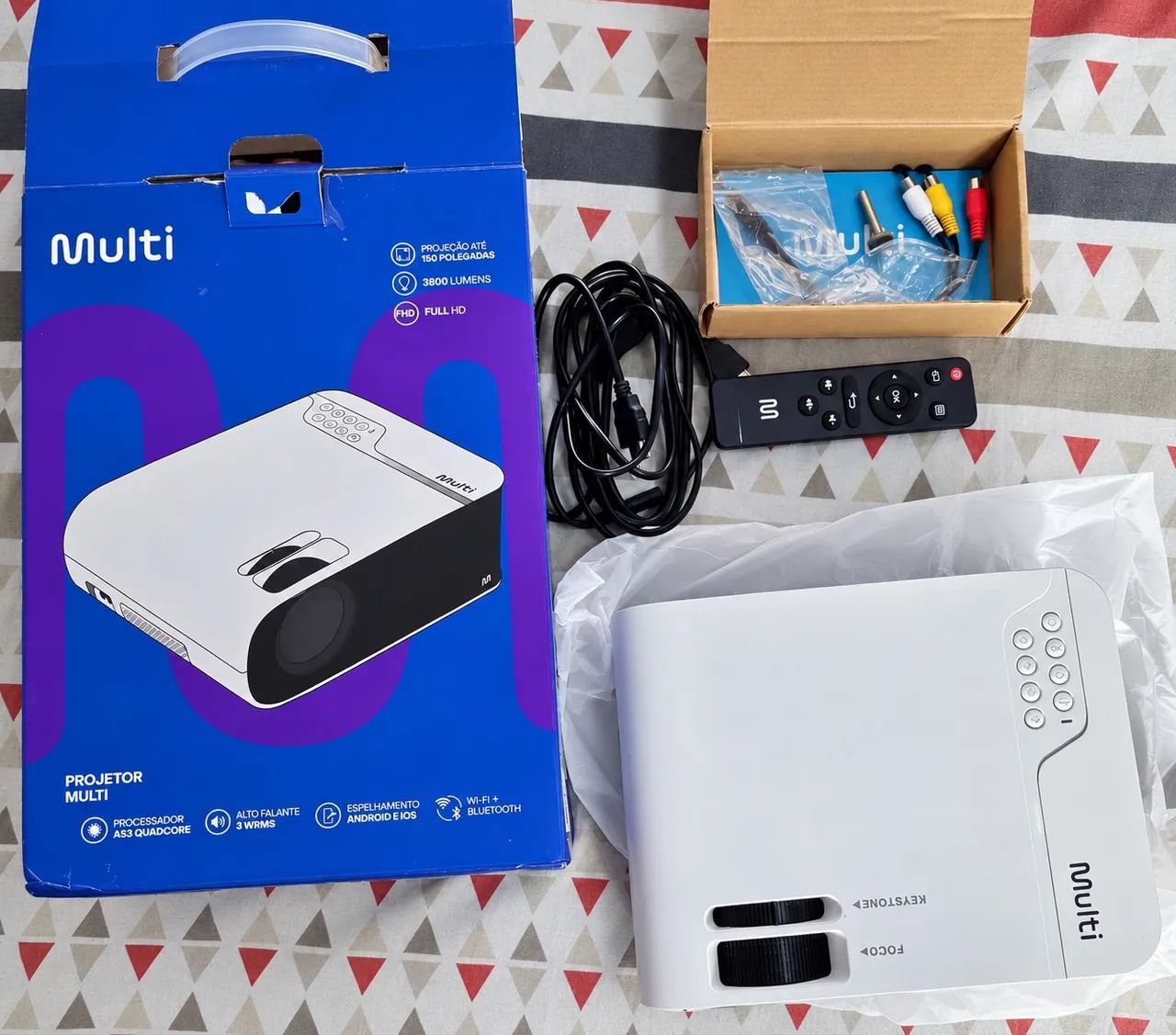 Projetor Multi Full HD com Controle e Acessórios