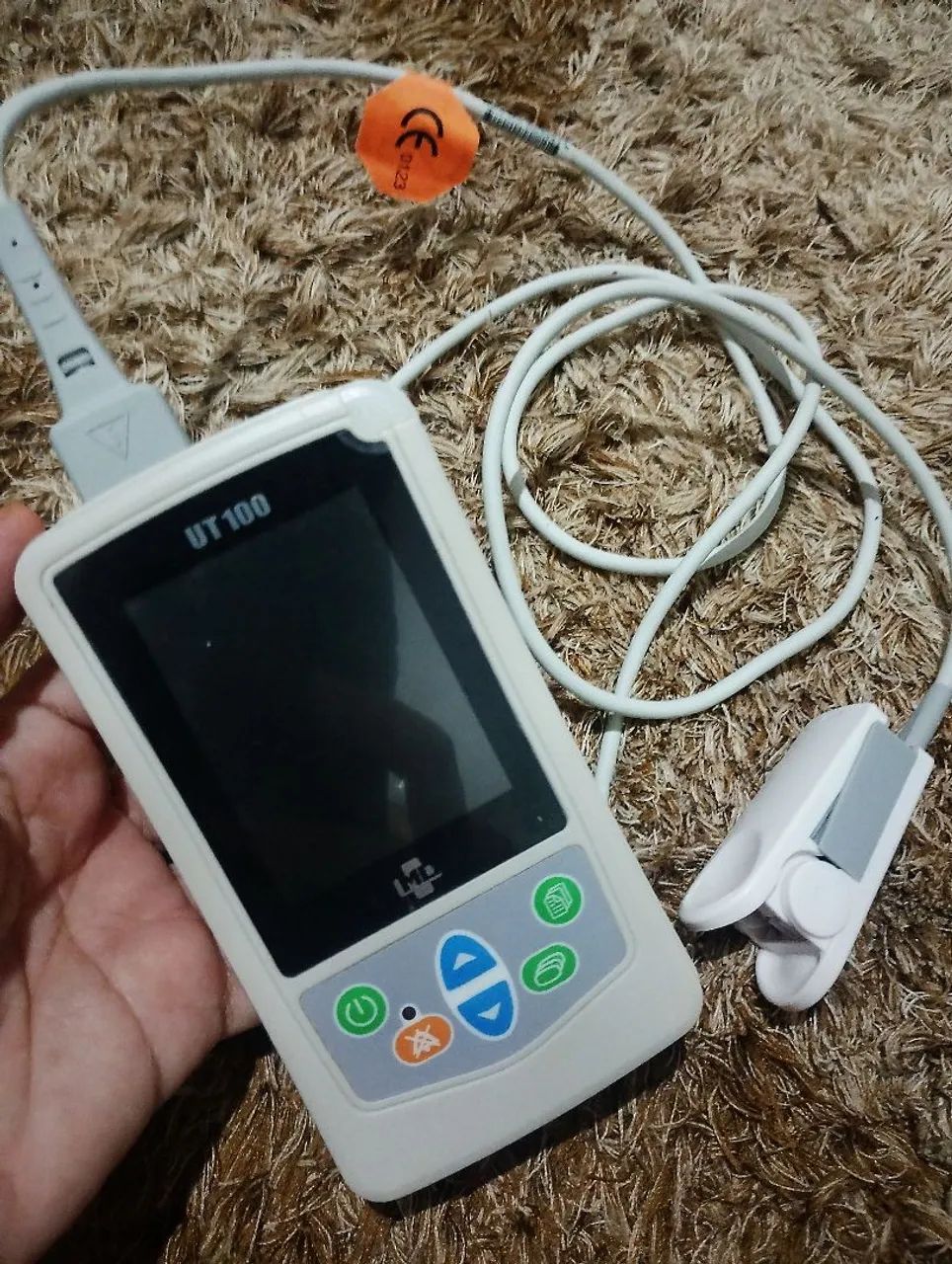 VENDO OXIMETRO DE PULSO UT100 MD  - Foto 3