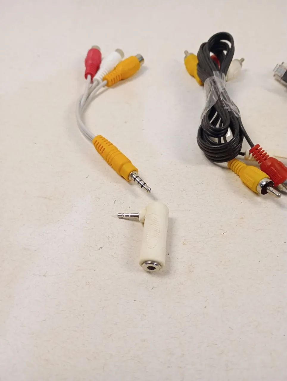Lote 5 Cabos e Adaptadores - RCA,  e P2/RCA vídeo e áudio  - Foto 5