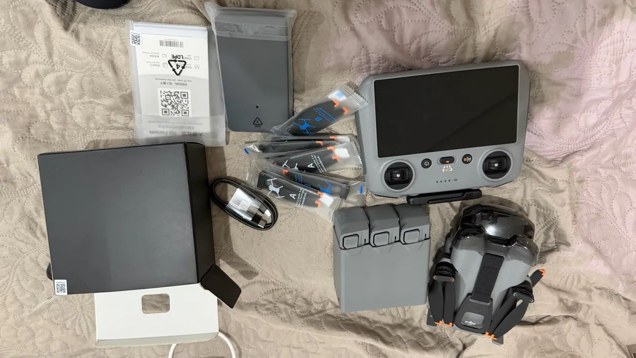 Drone Dji Mini 5 Pro Fly More Combo Plus 4K com controle Rc2 cinza - Foto 3