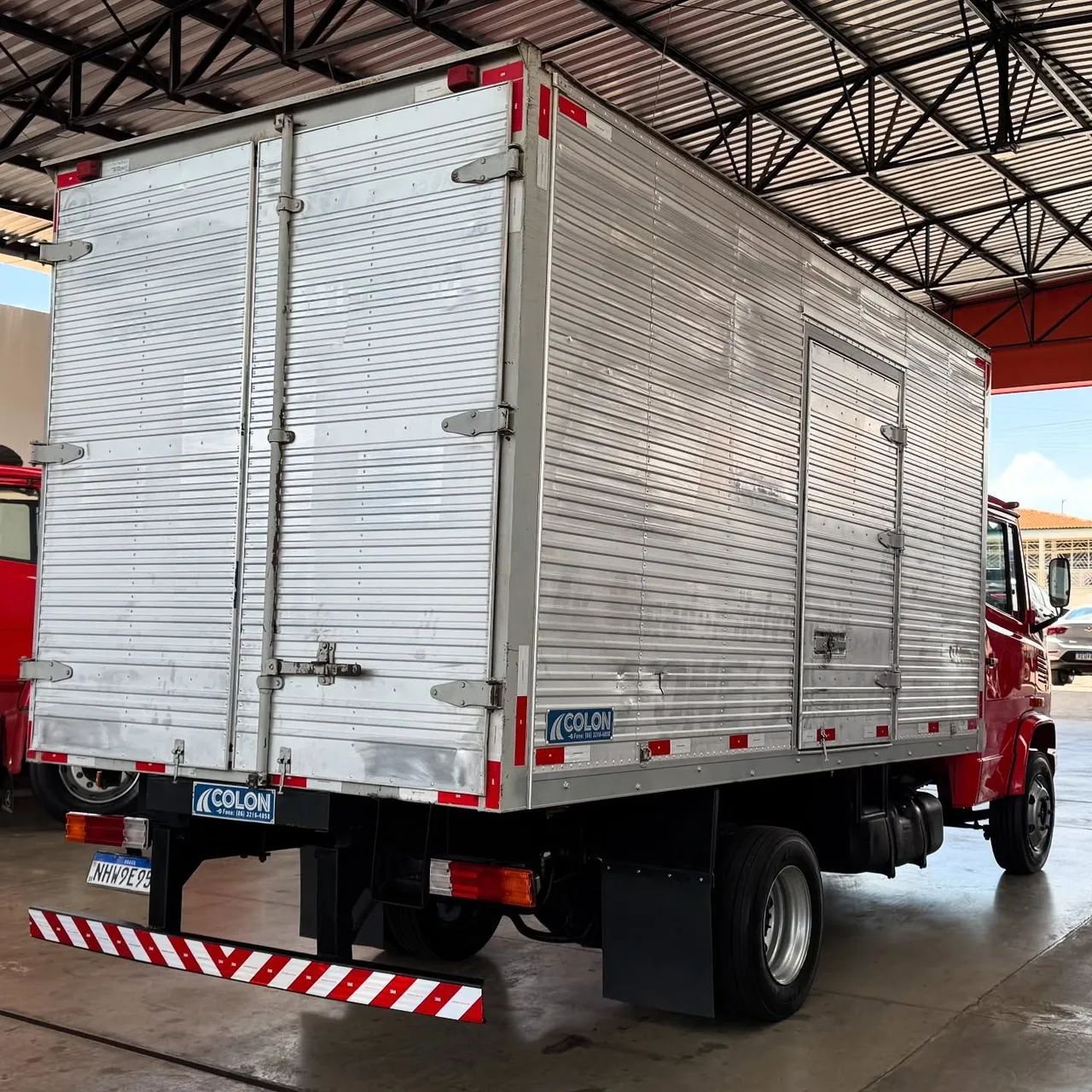 Caminhão MB 710 PLUS - Foto 2