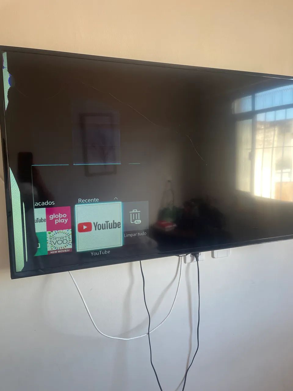 Tv com tela com defeito 