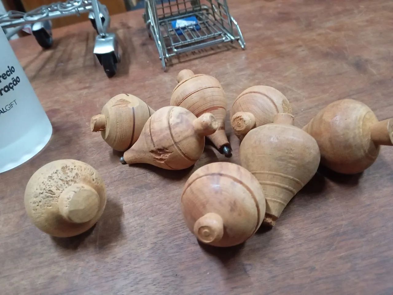Piões de madeira. Brinquedo antigo. - Foto 4