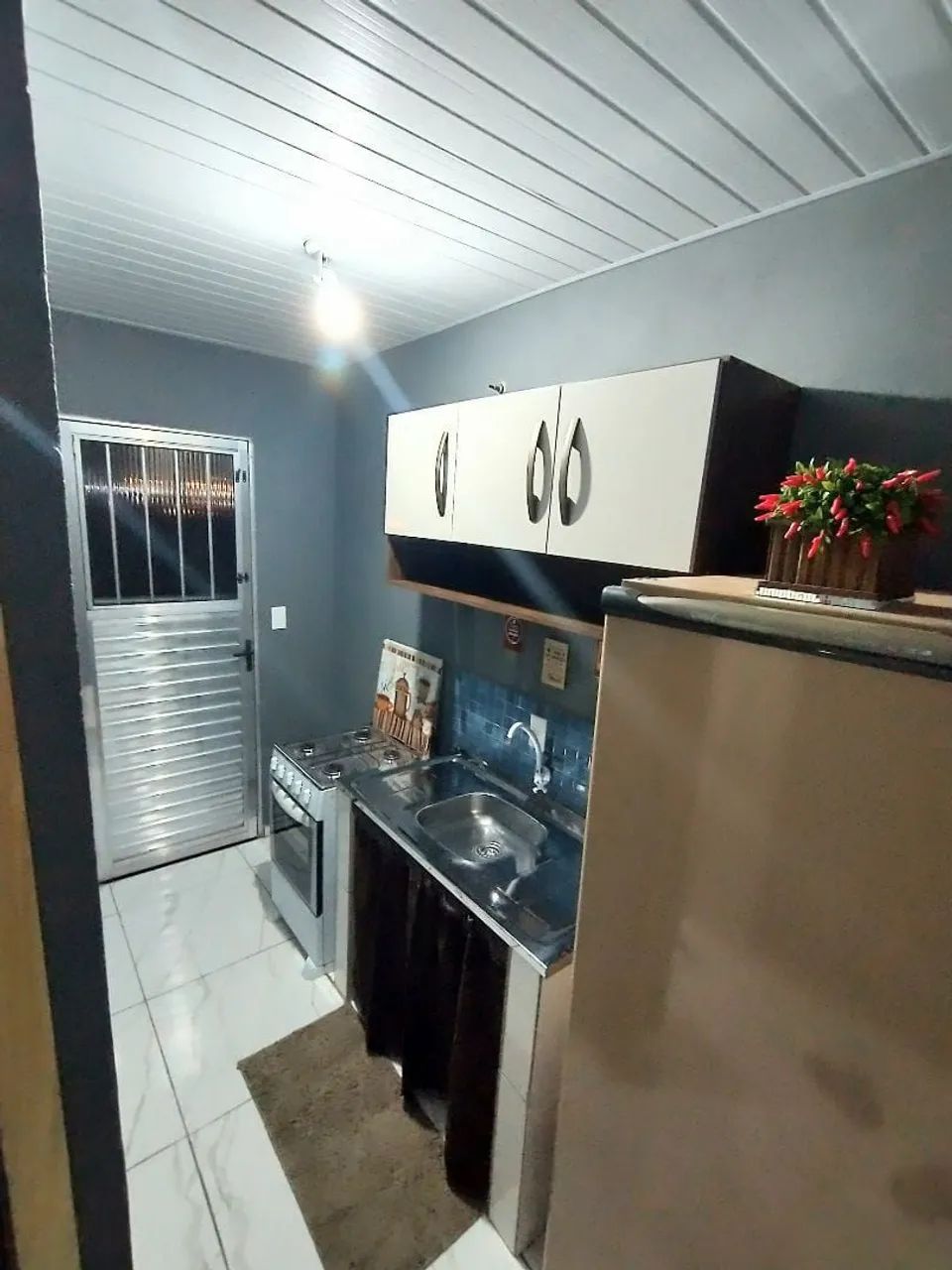 Kitnet mobiliada para homens